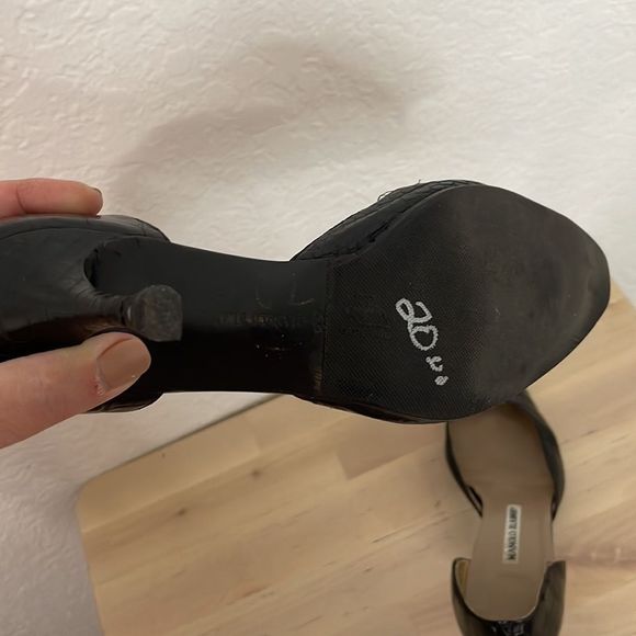 Manolo Blahnik D’orsay embossed  black leather women’s heels size 7 used good - Picture 5 of 9